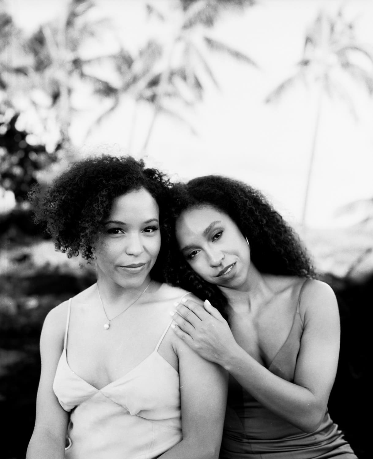 Black and White Family Portraits of Two Sisters in Hawaii - Beach Photoshoot by Sterling Batson