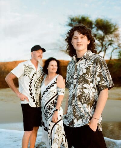 Beautiful Mathis family beach portraits captured by Sterling Batson, a top photographer in Kona, Hawaii. Perfect for creating lasting family memories.