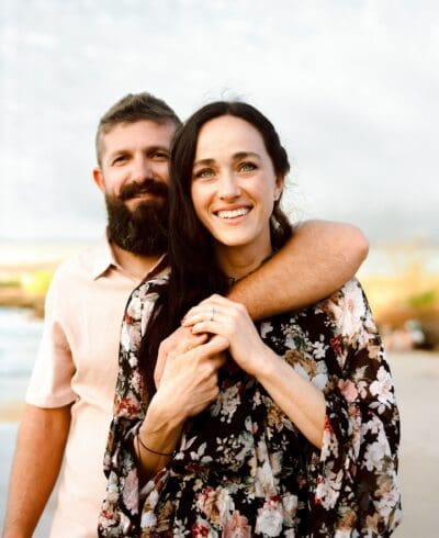 Beautiful Mathis family beach portraits captured by Sterling Batson, a top photographer in Kona, Hawaii. Perfect for creating lasting family memories.